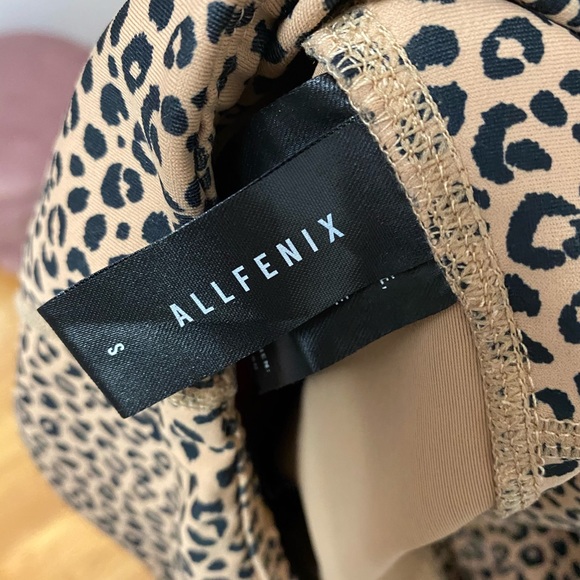 NWOT LEOPARD PRINT 7/8 LEGGINGS - Picture 8 of 11